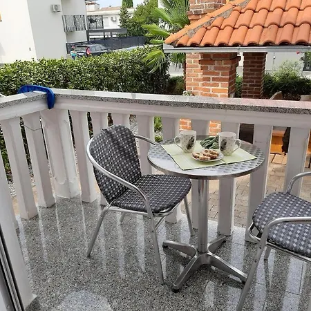 Jasminka I Vladimir Apartment Malinska